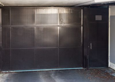 Puertas Batientes o Abatibles para garajes o comunidades de vecinos en Gipuzkoa